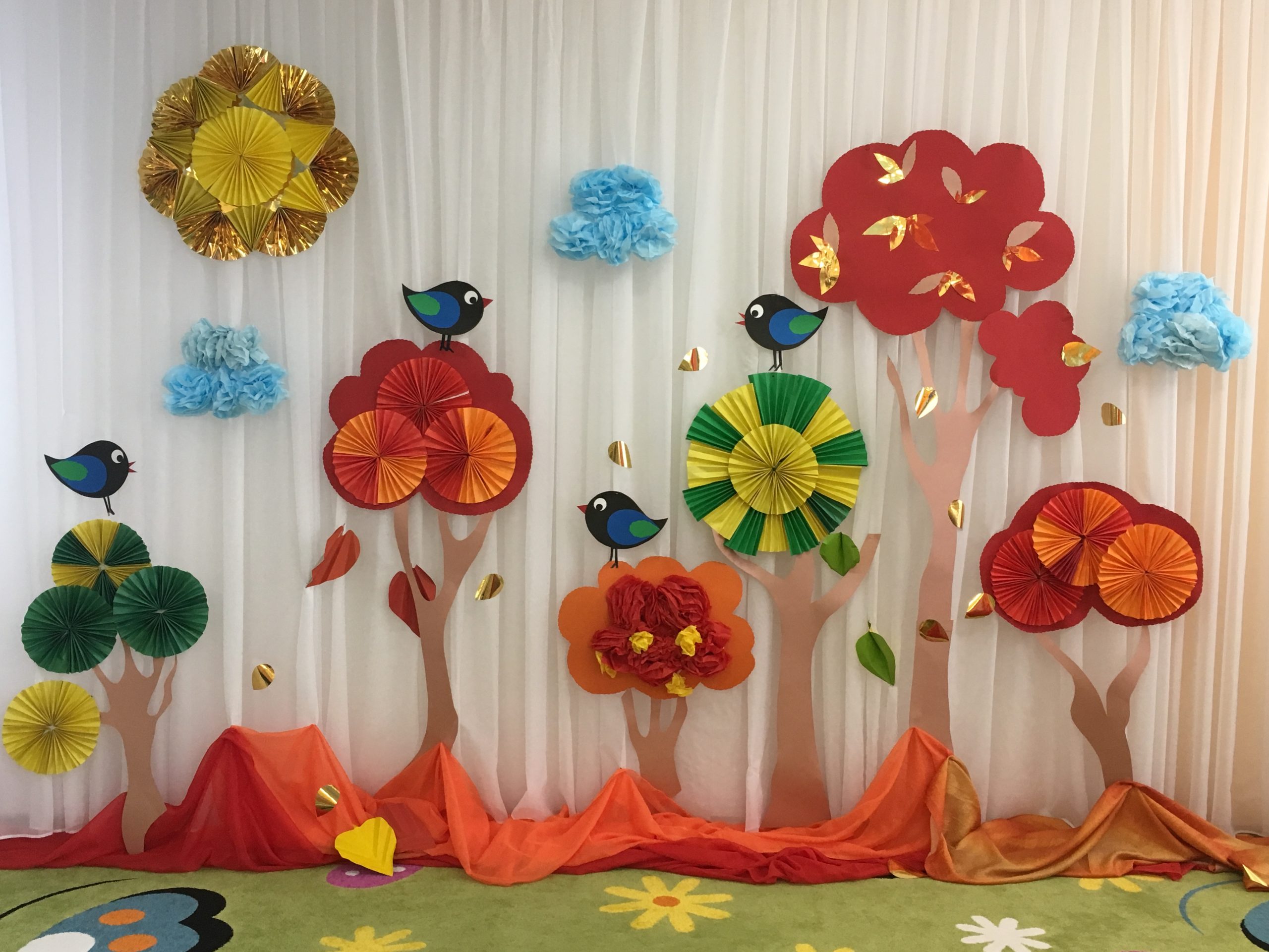 Украсить зал к осеннему празднику в детском саду